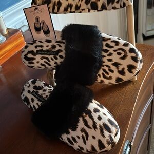NWT—Victoria's Secret Leopard Print Slippers and Storage Bag